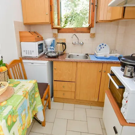Alex-giannis Apartment *