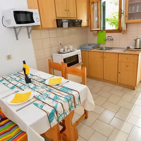 Alex-giannis Apartment *