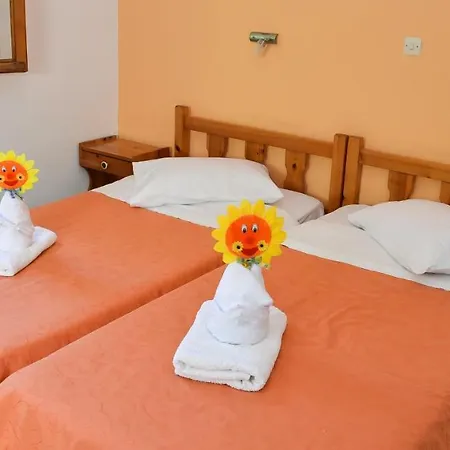 Alex-giannis Apartments, Μπαρμπάτι