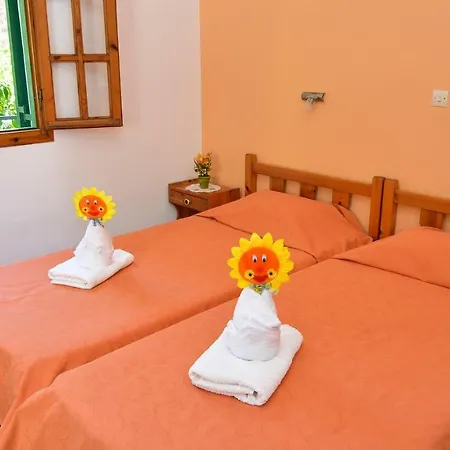 Alex-giannis Apartments, * Μπαρμπάτι