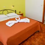 Alex-giannis Apartments, * バルバティ