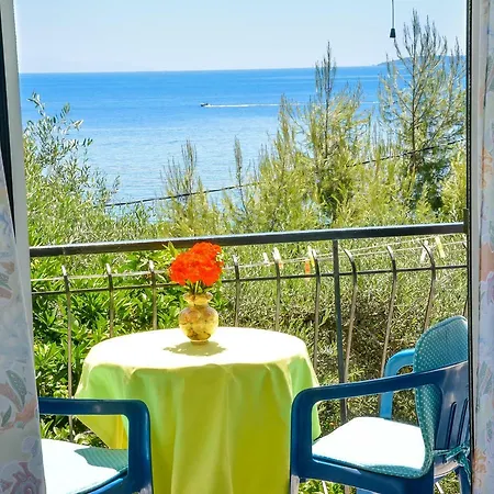 Apartamento Alex-giannis Apartments, *
